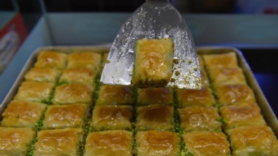 Yunanistan bu sefer de baklavayı çaldı! Baklava geleneksel bir Yunan tatlısıymış...