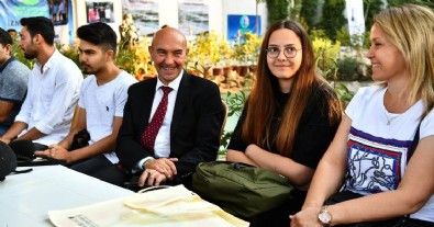 CHP'li Tunç Soyer üniversite öğrencilerini yarı yolda bıraktı!