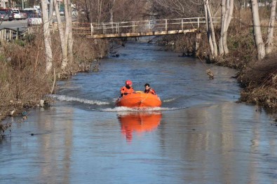 Esyalari Bulunmustu, Ekipler Didik Didik Onu Ariyor