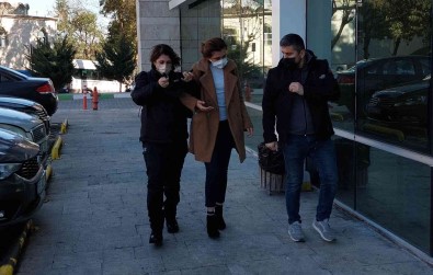 Genç Kadinin Bavulundan 5 Tabanca Çikti