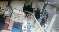 Gözü Dönen Hasta Yakinlari 5 Hastane Personelini Darp Etti