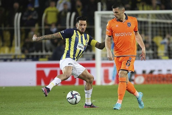 İsmail Kartal Ali Koç'a listeyi verdi! Fenerbahçe'de 8 oyuncuyla yollar ayrılıyor