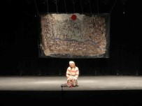 'Ah Tuna Vah Tuna' Tiyatro Oyunu Esenler'de Seyircisiyle Bulustu