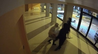 Dükkanda Ilk Siftahi Hirsizlar Yapti, 60 Kiloluk Kombiyi Çaldilar