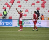Sivasspor'da Ugur Çiftçi Maç Sonu 3'Lü Çektirdi