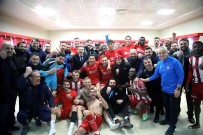 Sivasspor'dan Soyunma Odasinda Galibiyet Pozu!