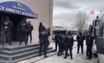 Sultangazi'de Polise Saldirida Gözaltina Alinan 26 Süpheli Tutuklandi