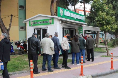 Aydinli Vatandaslar, TMO Ürün Satis Noktalarina Akin Etti