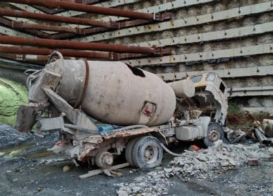 CHP geldi belediyelerdeki projeler durdu! Kaderine terk edilenDolmabahçe-Levazım Tüneli bu hale geldi...