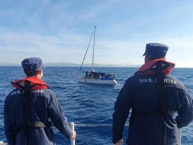 Ege'de Türk Karasularina Geri Itilen 348 Göçmen Kurtarildi