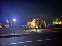 Kaza Yapan Yakit Yüklü Tanker Ekipleri Alarma Geçirdi