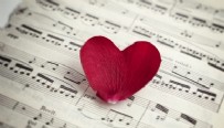EN ÇOK DİNLENEN AŞK ŞARKIALRI - Türkiye’de En Çok Dinlenen Aşk Şarkısı Nedir? En Sevilen Aşk Şarkıları Neler?