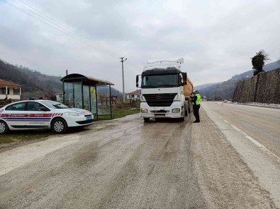 Yük Ve Yolcu Tasiyan Araca 32 Araca 22 Bin 900 Lira Ceza