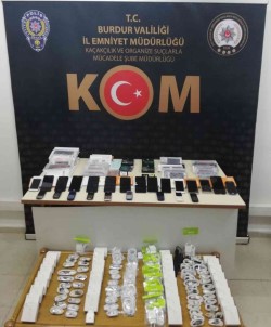 Kaçak Cep Telefonu  Satan Ve Imei Klonlayan 6 Isyerine Operasyon Düzenlendi