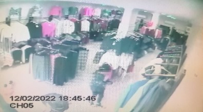 Köpegiyle Magazaya Gelip 280 TL Degerinde Mont Çaldi