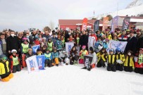 Snowboard Yarislarinda Dereceye Giren Sporcular Ödüllendirildi