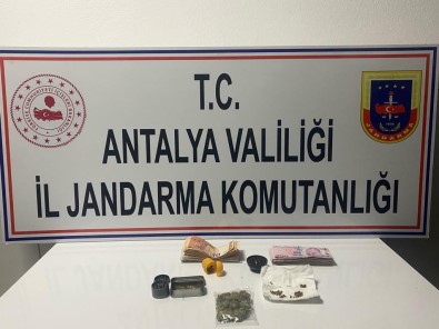 Antalya'da Uyusturucu Saticilarina Operasyon Açiklamasi 1 Gözalti