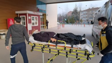 Alkollü Ve Ehliyetsiz Sürücü Önündeki Araca Çarpti Açiklamasi 1 Yarali