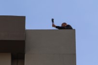 Dogalgazcinin Lüks Sitedeki Boru Anahtarli Eylemi Herkesi Pencerelere Çikardi