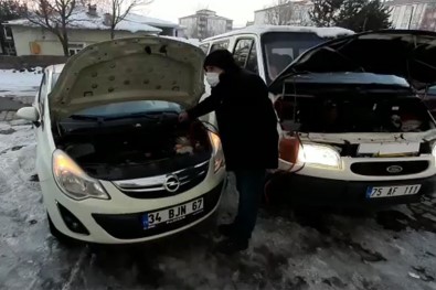 Ardahan'da Sibirya Soguklari Açiklamasi Benzinli Araç Dahi Dondu
