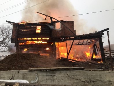 Kastamonu'da Yanginda 1 Ev Küle Döndü