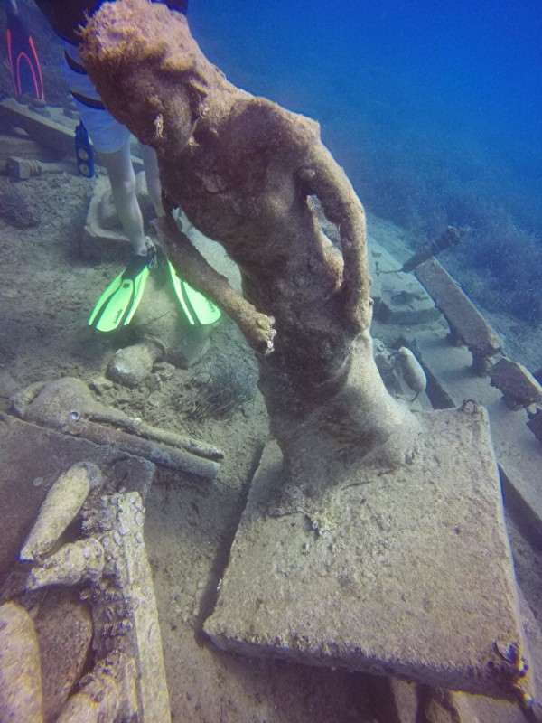 Türkiye'nin ilk su altı müzesinde skandal! Dalış yapanlar fark etti