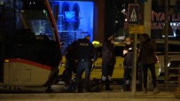Alkollü Sahis Tramvayin Önüne Yatti, Ortaligi Birbirine Katti