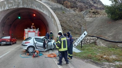 Amasya'da Otomobil Tünel Girisine Çarpti Açiklamasi Anne Ve Oglu Can Verdi
