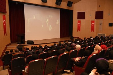 'Kesisme Açiklamasi Iyi Ki Varsin Eren' Filmi Üniversitede Gösterildi