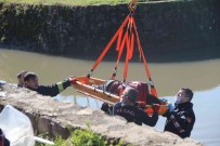 Kocaeli'de Dere Içerisinde Ceset Bulundu