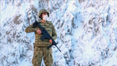 MSB 'Teröristlerin inlerini yok ediyoruz' diyerek duyurdu: Teröristler etkisiz...