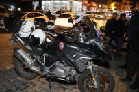 Dur Ihtarina Uymayan Otomobil Polis Motosikletine Çarpti Açiklamasi 2 Polis Yarali