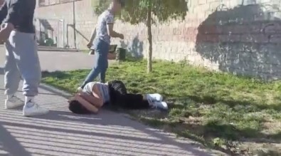 Parkta Dayak Kamerada Açiklamasi 'Kapisalim Mi' Deyip Feci Sekilde Dövdü