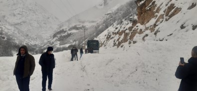 Tunceli'de Kapali Bulunan 123 Köy Yolunda Karla Mücadele Sürüyor