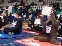 Baskentli Gençler 'Altin Zili' Çalma Mücadelesi Verdi