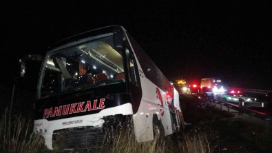Bursa'da Otobüs Yoldan Çikti, 36 Yolcu Ölümden Döndü