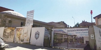 CHP'den heykel skandalı! Çırılçıplak erkek ve kadın heykellerine 430 bin lira