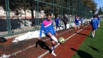 Futbol Tutkusuyla 8 Ayda Kanseri Yenen Genç Futbolcu Sahalara Geri Döndü Haberi