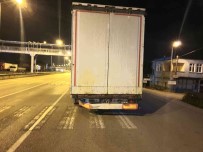 Samsun'da Otomobil Tira Arkadan Çarpti Açiklamasi 1 Yarali