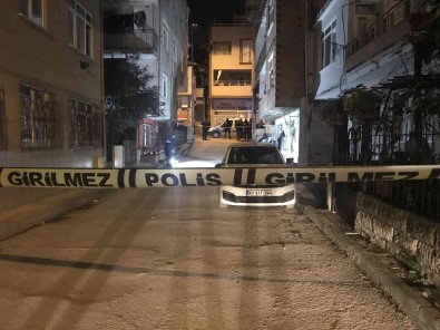Sokak Ortasinda Silahla Vurulan Sahis Yaralandi
