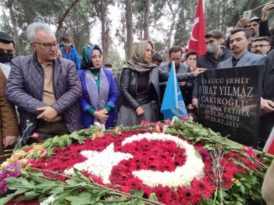 Üniversitede Biçakli Saldirida Hayatini Kaybeden Firat Çakiroglu Ölümünün 7. Yilinda Anildi