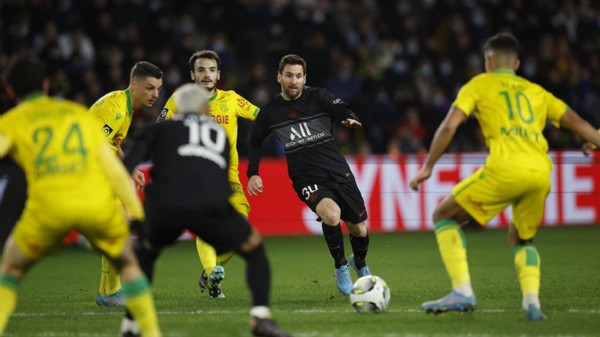 Nantes, yıldızlar ordusu PSG’yi ilk yarıda dağıttı! Neymar’ın penaltısı dalga konusu oldu...