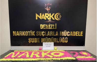 Asma Tavandaki Gizli Bölmeden Uyusturucu Ve Para Çikti