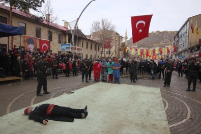 Bayburt'ta Kurtulus Coskusu Cumhuriyet Caddesine Tasti