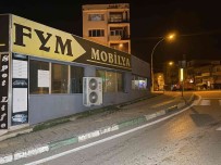 Bursa'da Kontrolden Çikan Servis Minibüsü Mobilyaciya Girdi