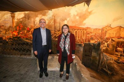 Eski Devlet Bakani Simsek Açiklamasi 'Sahin'in Küresel Vizyonunu Sehre Çok Büyük Ödüller Getirdi'