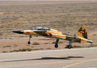 İran'da savaş uçağı düştü!