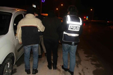 Konya'da Insaattaki Hirsizligin Süphelileri Tutuklandi