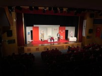 'Son 5 Dakika' Oyunu Tiyatroseverlerle Bulustu