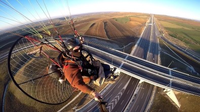 2 Saatlik Paramotor Uçusuyla Tekirdag- Çanakkale Otoyolu'nun Son Halini Görüntüledi